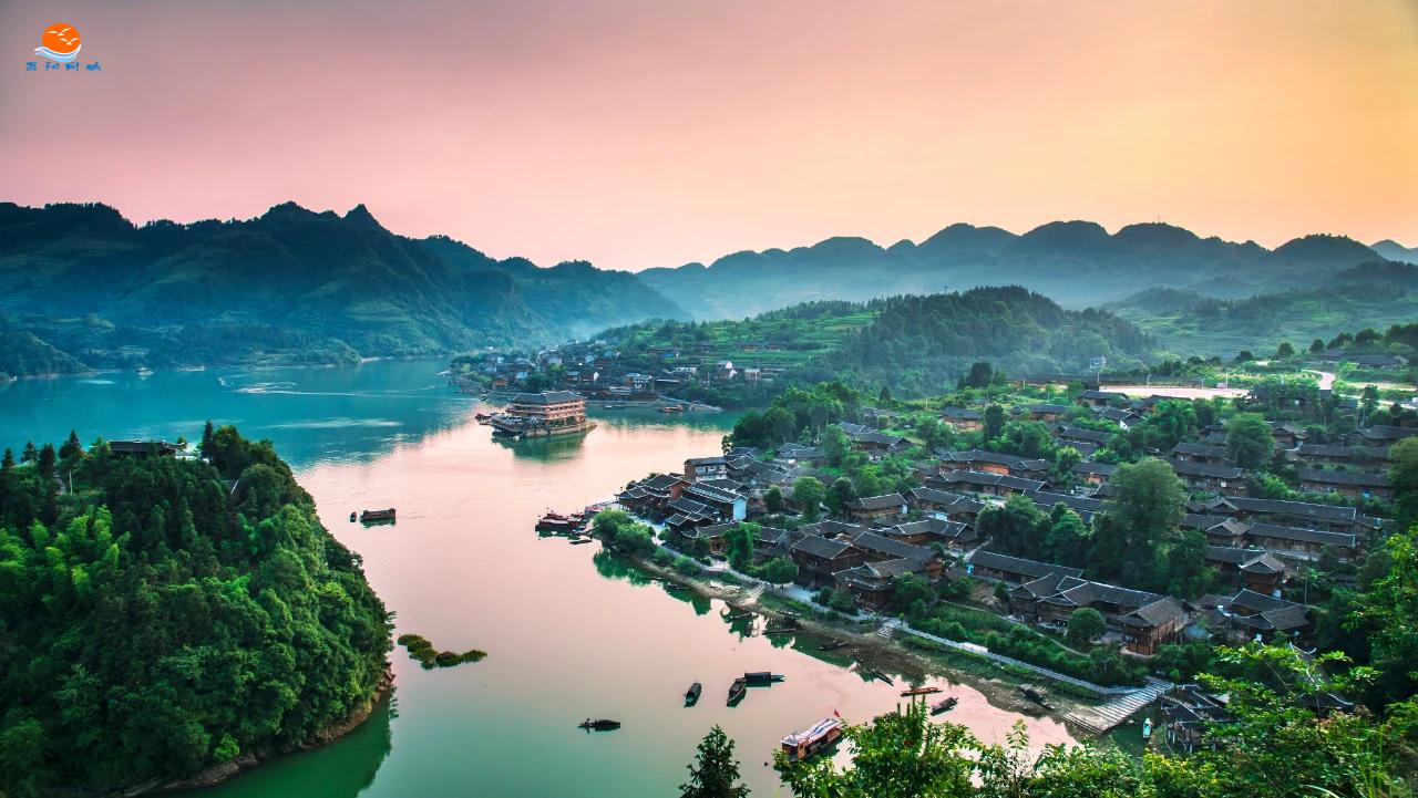 酉阳河湾山寨风景离城仅需要1小时左右